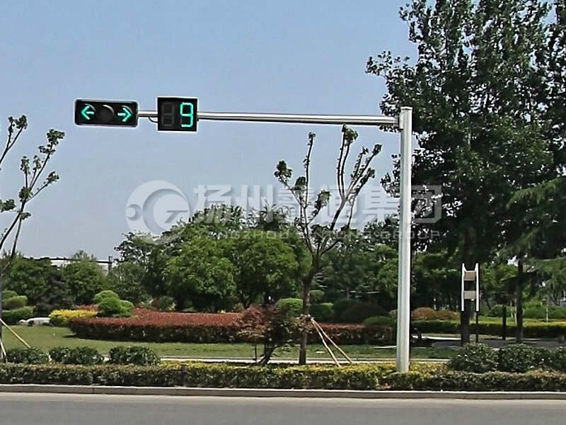 XHDG-035，L型八棱信號燈桿，丁字路口